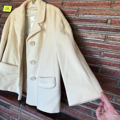 Woman's short coat/ Blazer