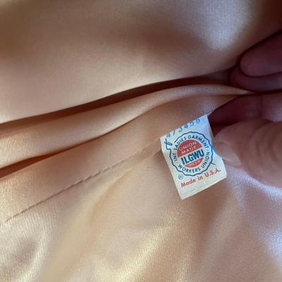 Very fine vintage coat with fur collar!
