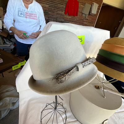 2 Vintage hats w/ hat box.