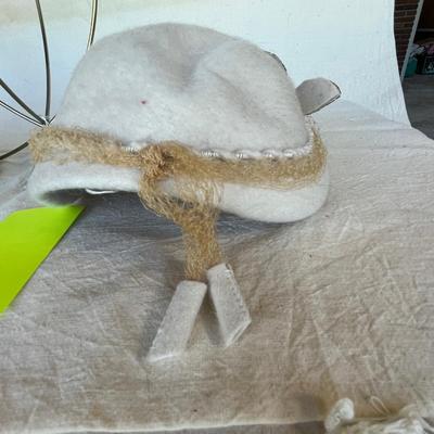 3 Vintage white hats