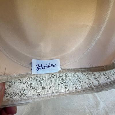 3 Vintage white hats
