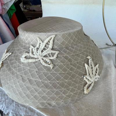 3 Vintage white hats