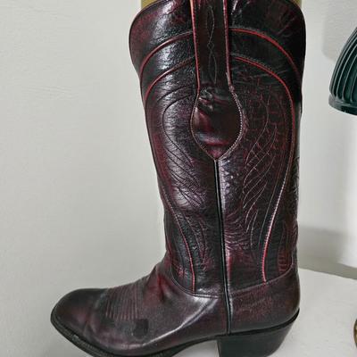 Lucchese Men's Western Wear Cowboy Boots size 9D Black Cherry Leather