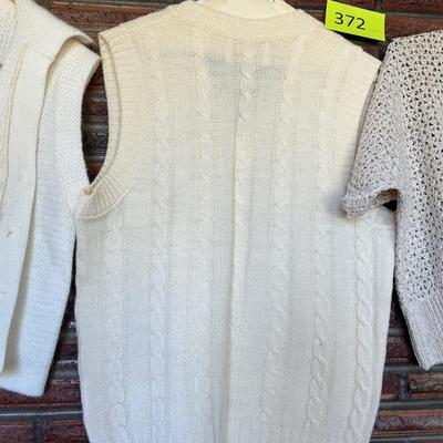 3 Knit sweaters
