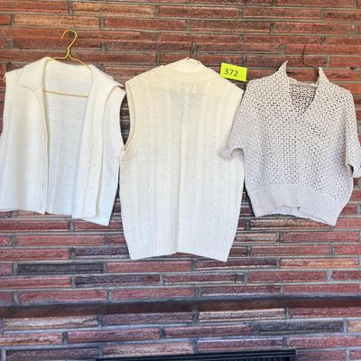 3 Knit sweaters