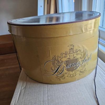 Vintage straw Fedora Hat, Size 7 3/8s Milan Disney Hats and Box!