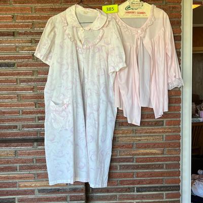 2 Night gowns