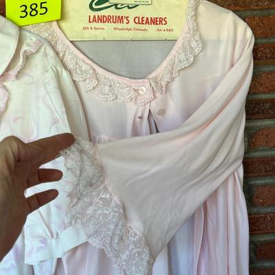 2 Night gowns
