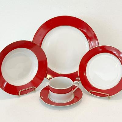 Red & White Dinnerware With Gold Trim ~ 5-Piece Service for 6