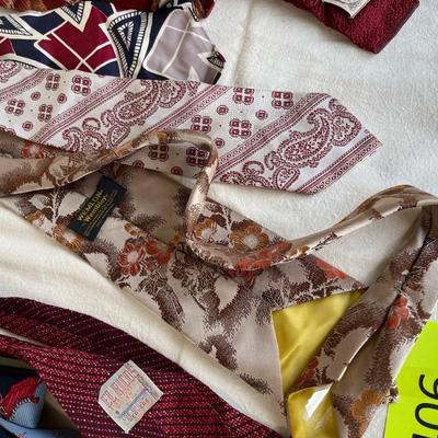 8 Wild Print ties