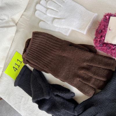 Lot of knit gloves