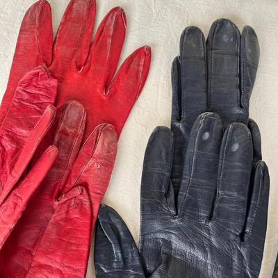 3 Evening Gloves, leather