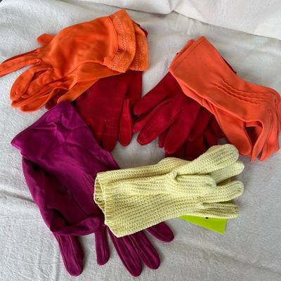 Lot of evening gloves