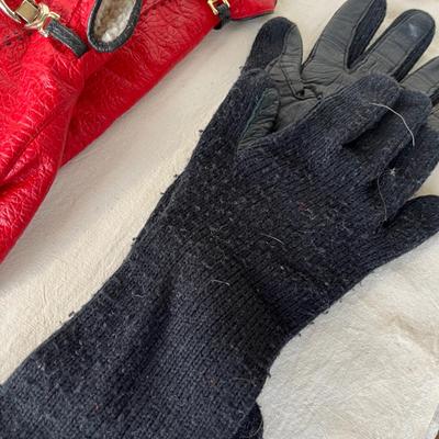 Lot of Winter gloves