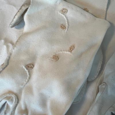 White evening gloves