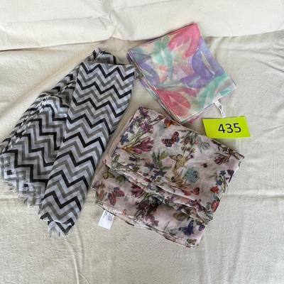 Lot of 3 scarves