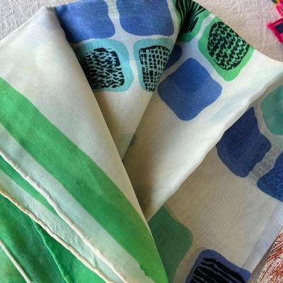 Lot of 4 scarves, prints