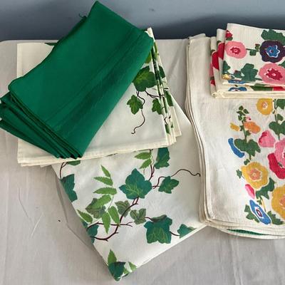 MR1487 Lot Vintage Linen Placemats and Napkins