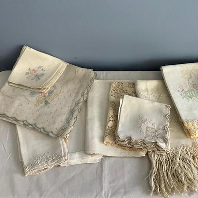 MR1488 Antique White Linen Tablecloth and Napkins Lot