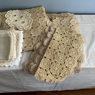 MR1489 Antique Hand Crochet Ecru Tablecloth / Linens