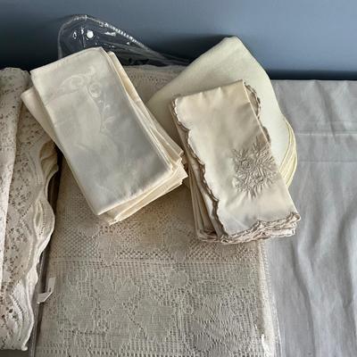 MR1490 Lot of Vintage White Lace LInens / Tablecloths