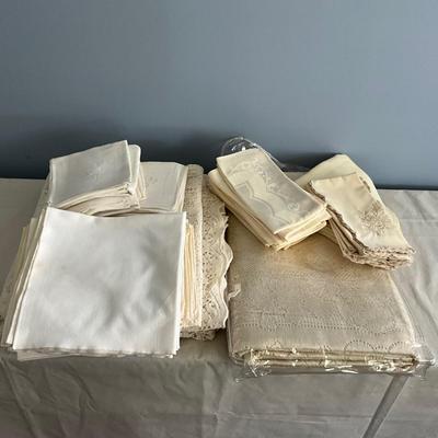 MR1490 Lot of Vintage White Lace LInens / Tablecloths