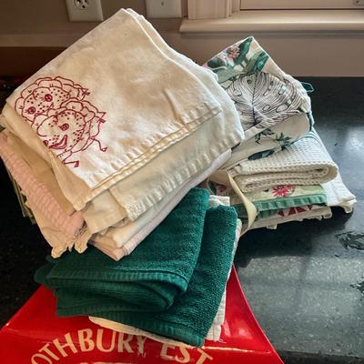 K1507 Lot of Vintage Dish Towels