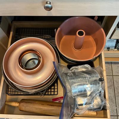 K1508 Large Baking Pan Lot - Bundt Pans, Cake Storage, Cooling Rack and more