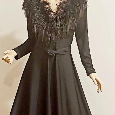 Vtg 60-70s Lilli Diamond Regal Maxi dress Ostrich Feathers V Neck Collar