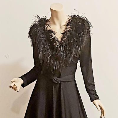 Vtg 60-70s Lilli Diamond Regal Maxi dress Ostrich Feathers V Neck Collar