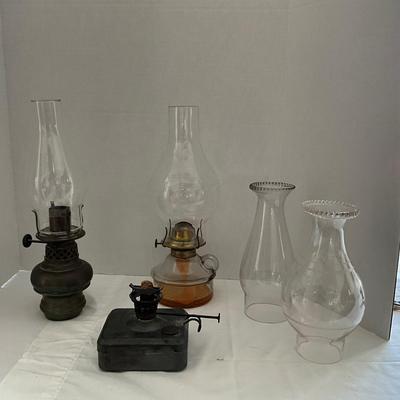 LR1535 Vintage Antique Oil Lamps and Etched Globes