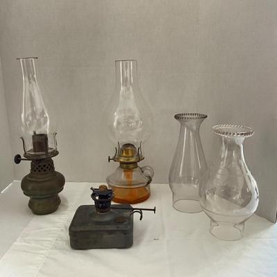 LR1535 Vintage Antique Oil Lamps and Etched Globes