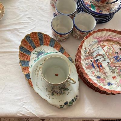 DR1544 Antique Wedgwood and Chinese Dishes and Pottery
