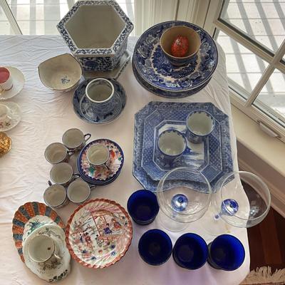 DR1544 Antique Wedgwood and Chinese Dishes and Pottery
