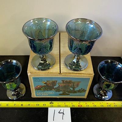 Carnival Glass 4-9oz Goblets