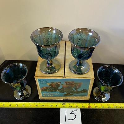 Carnival Glass 4-9oz Goblets