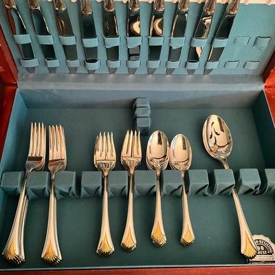 DR1561 Set of 41pc LUNT Sterling Flatware of Golden Regency Shell