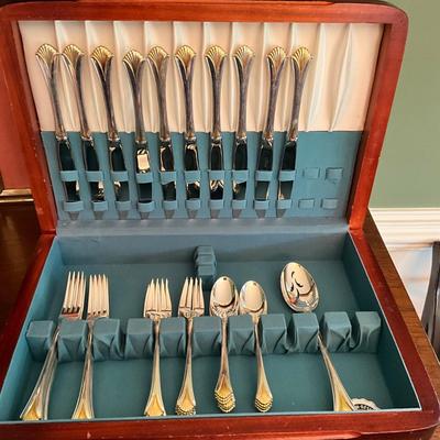 DR1561 Set of 41pc LUNT Sterling Flatware of Golden Regency Shell