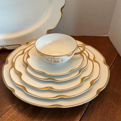 DR1563 Large Set of Haviland & Co. Limoges Gold and White China