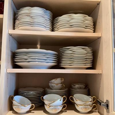 DR1563 Large Set of Haviland & Co. Limoges Gold and White China