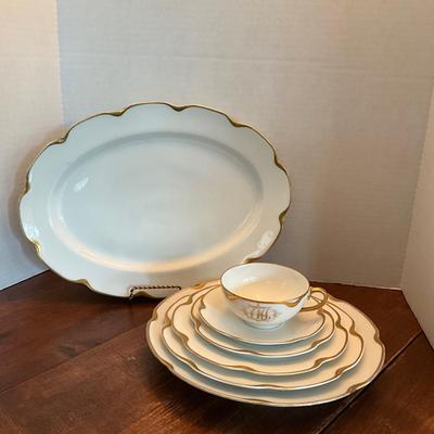 DR1563 Large Set of Haviland & Co. Limoges Gold and White China