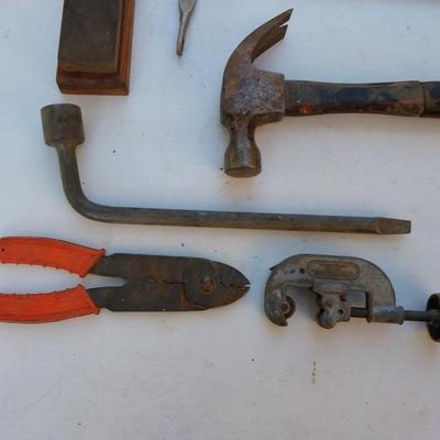 VARIETY OF HAND TOOLS
