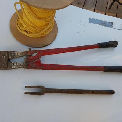BOLT CUTTERS, PARTIAL SPOOL OF ROPE & AUTO TOOL