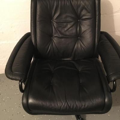 Stressless chair with wheels
