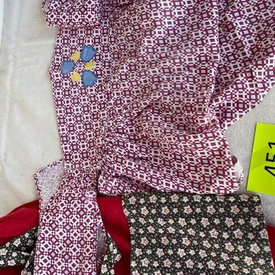 Lot of 2 aprons