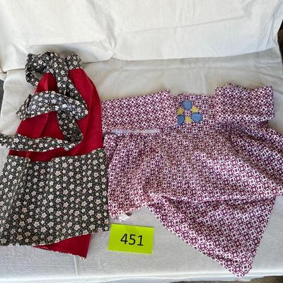 Lot of 2 aprons