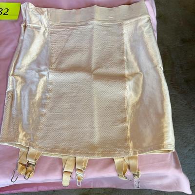 Corset style panties w/ hose garters