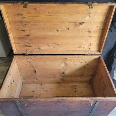 Large Wooden Trunk (DR-DW)