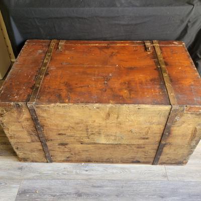 Large Wooden Trunk (DR-DW)