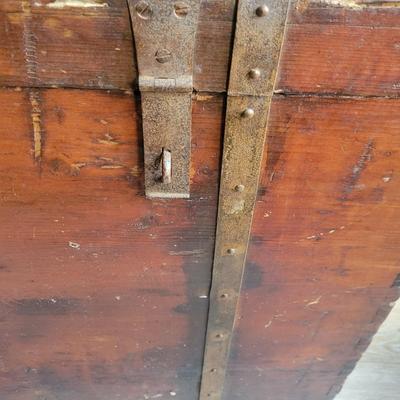 Large Wooden Trunk (DR-DW)